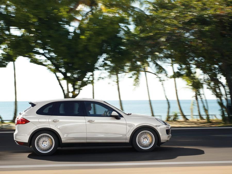  Porsche Cayenne S Hybrid 2011 года  (фото 3 из 8)